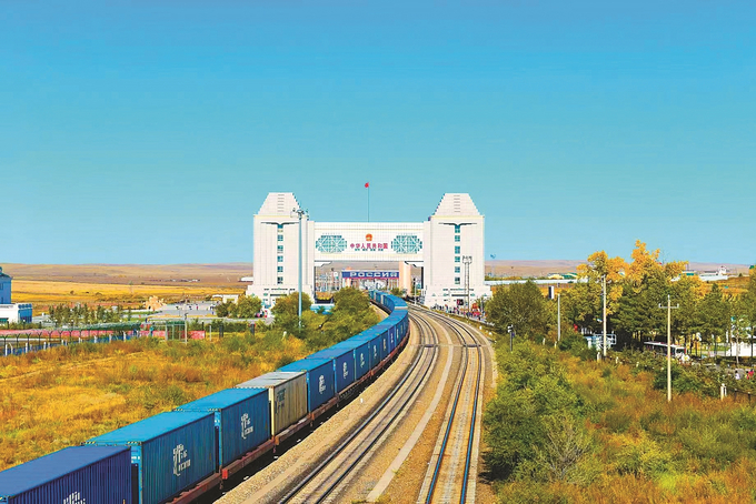 内蒙古边境陆路口岸货运量居全国首位中欧班列加速度行稳致远开放路