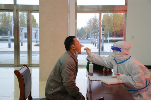驻马店市卷烟物流配送中心组建核酸检测志愿服务队