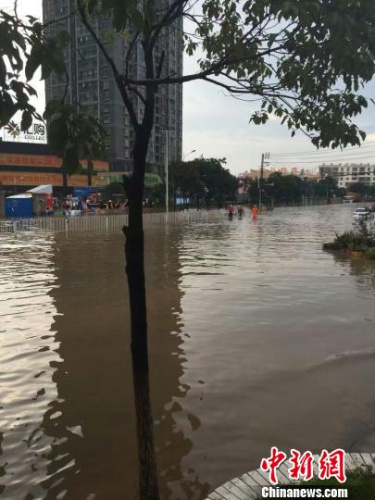 雲南昆明被淹施工地鐵站12名被困人員全部脫困