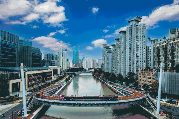 【聚焦上海】上海苏州河上添新桥 “C”形“趣桥”通行