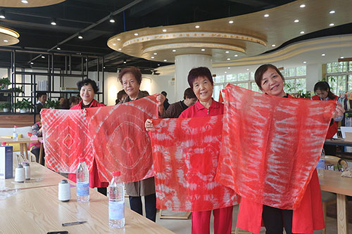 自贡市大安区打造“红色驿站” 提升社区阵地“人气指数”_fororder_扎染活动