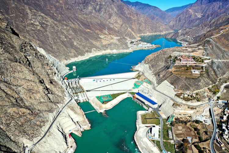 金沙江上游清洁能源基地首个电站——苏洼龙水电站全部机组投产发电