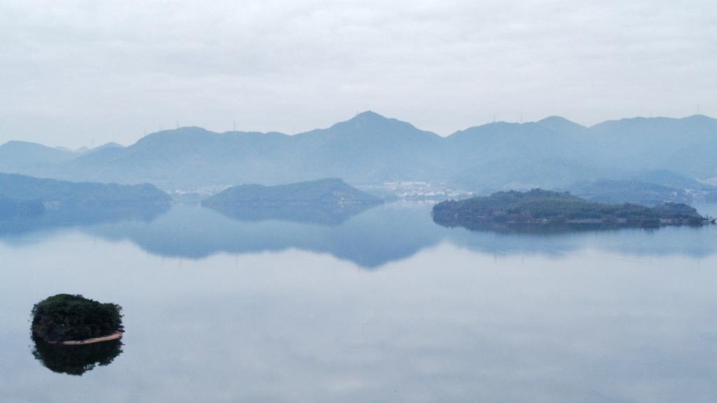 浙江余姚：池杉漸紅，湖景如畫