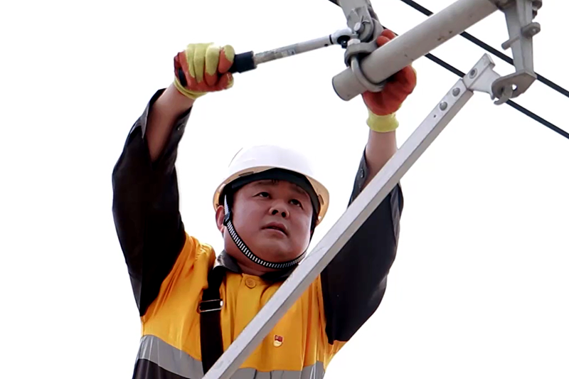 走近京廣高鐵70後“供電維修工”