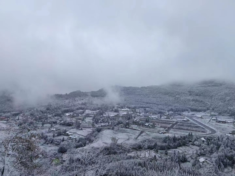 （轉載）斷崖式降溫 瀘州多地迎來今冬首場降雪