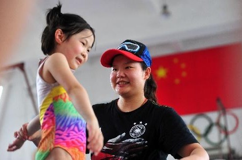 美!08体操五小天鹅初长成 "菲妈"竟如此发福