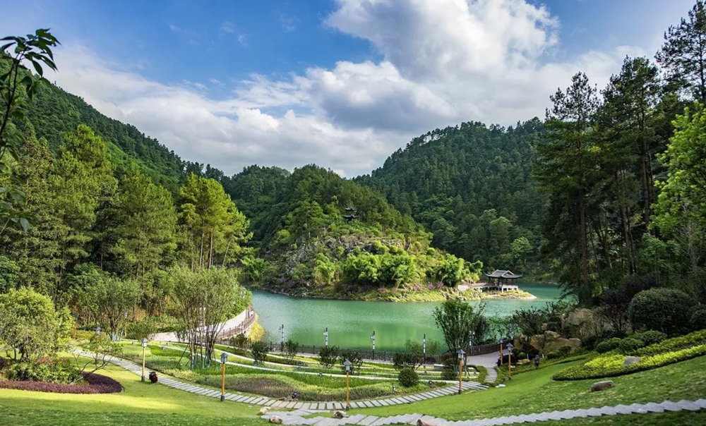 貴州都勻：打造山地特色公園城市 彰顯勻城生態之美_fororder_青雲湖 盧桃 攝