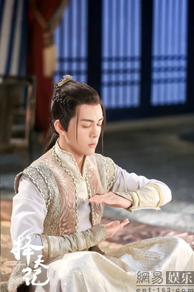 《择天记》首次探班  鹿晗被夺“第一次”