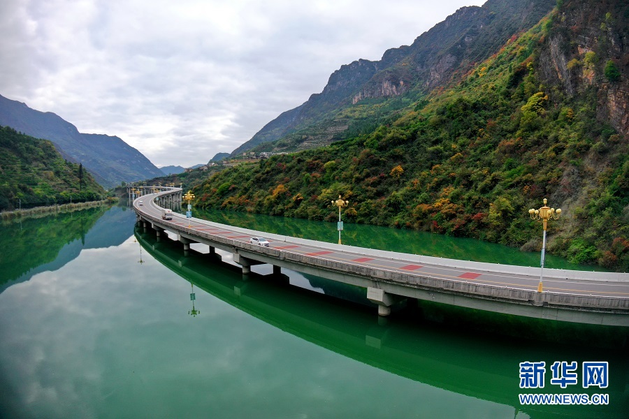 湖北興山：“水上公路”冬景斑斕