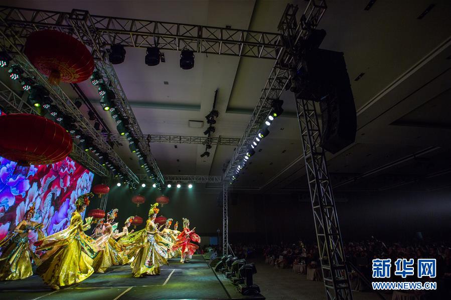 “文化中國·四海同春”藝術團在馬來西亞古晉演出
