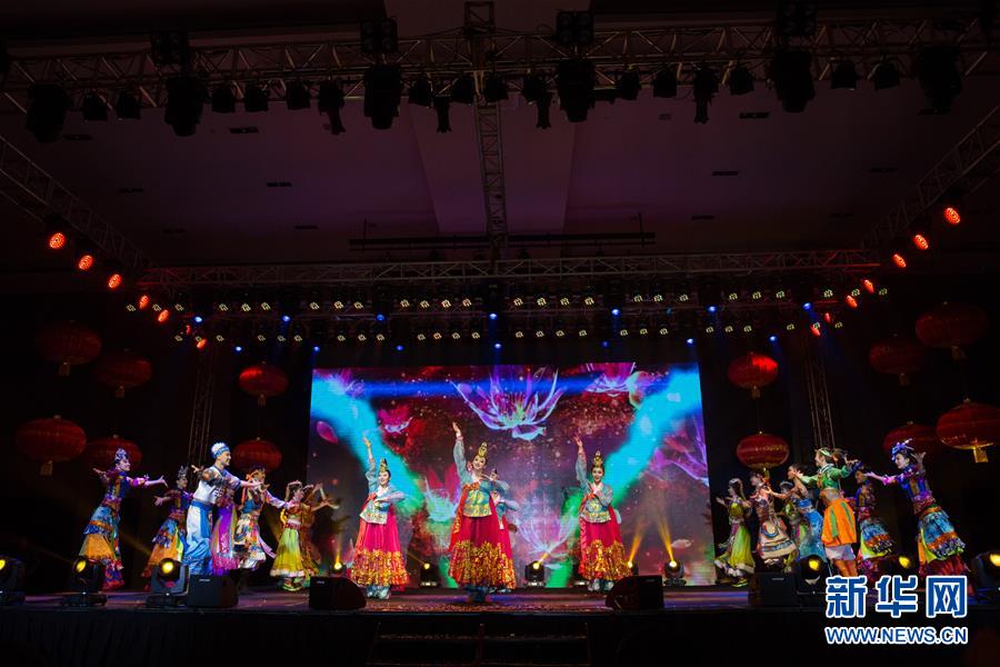 “文化中國·四海同春”藝術團在馬來西亞古晉演出