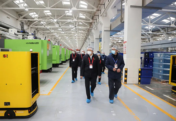 五粮液集团（股份）公司党委书记、董事长曾从钦率队开展元旦节前安全检查_fororder_检查现场-供图-五粮液集团3