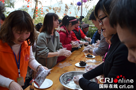 已过审【CRI专稿 图文】重庆第二社会福利院举办“暖风来”关爱活动
