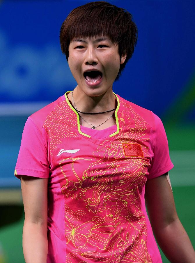 奥运会乒乓球女单决赛中,中国选手以丁宁4比3战胜同胞李晓霞,夺得冠军