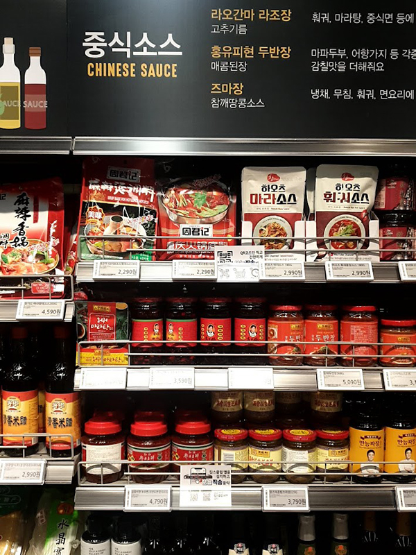 成都“郫都造”豆瓣出口國家超80個 年銷韓國達30萬瓶_fororder_韓國商場（超市）待售的調味品-受訪者供圖