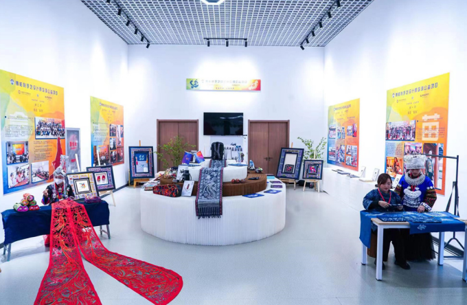 博柏利手艺设计师培训公益项目走进第六届纺织非遗大会