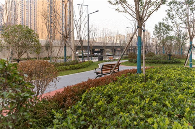 西安曲江新区：展现城市“方寸之美” 家门口的公园绿地又增多了_fororder_微信图片_20221206084731