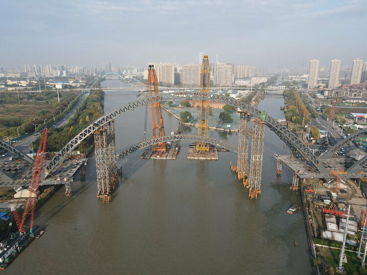 京杭大运河江苏无锡段跨度最大的桥梁主拱完成合龙
