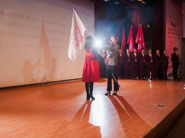 安婕妤2018年“拓新傳萬”年營運大會開啟新篇章