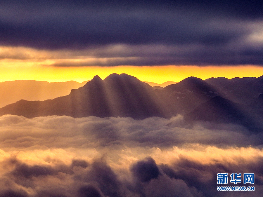 重庆：雪落三峡 山河如画