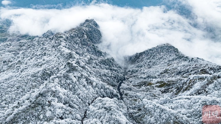 （转载）玉树琼枝裹银装 绵阳千佛山成冰雪仙界