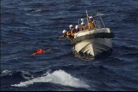 中国渔船钓鱼岛附近被希腊货船撞翻 日方救出6名中国船员