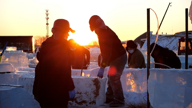 第24屆哈爾濱冰雪大世界主塔封頂 “冰雪之冠”即將驚艷世界_fororder_圖片3