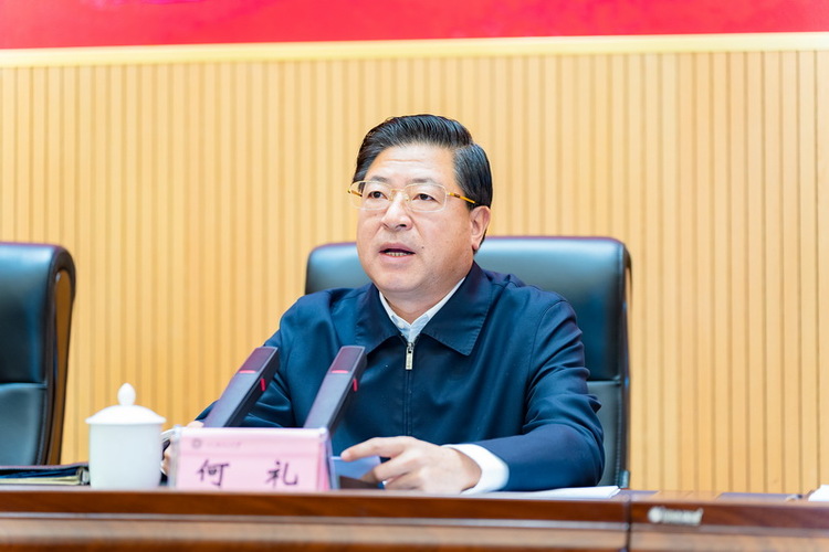 自贡市委书记何礼讲话(摄影 廖志全)自贡市委书记何礼在仪式现场表示