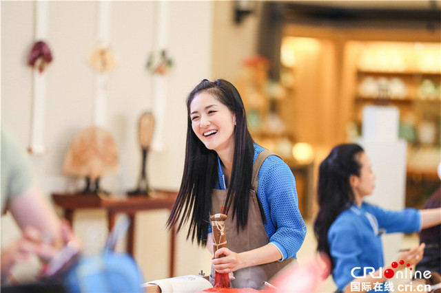 《我们来了》嘉宾挑书显品位 谢娜最爱《怪癖心理学》