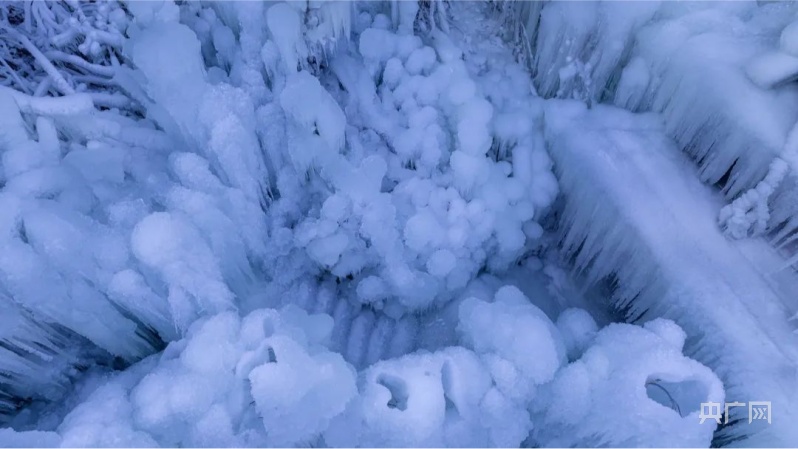 济南九如山：冰瀑犹如现实版“冰雪奇缘”