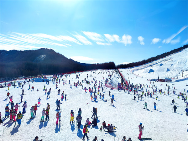 12月9日起，神農架各大滑雪場陸續“開板”_fororder_圖片12