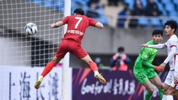 【热点新闻】足协杯8强赛首回合上海海港4：0大胜