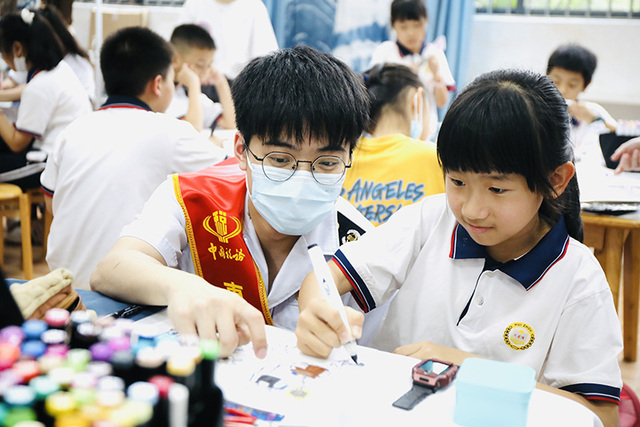 税法牵起大小手 用爱温暖成长路——大亚湾区税务局开展税法进校园活动