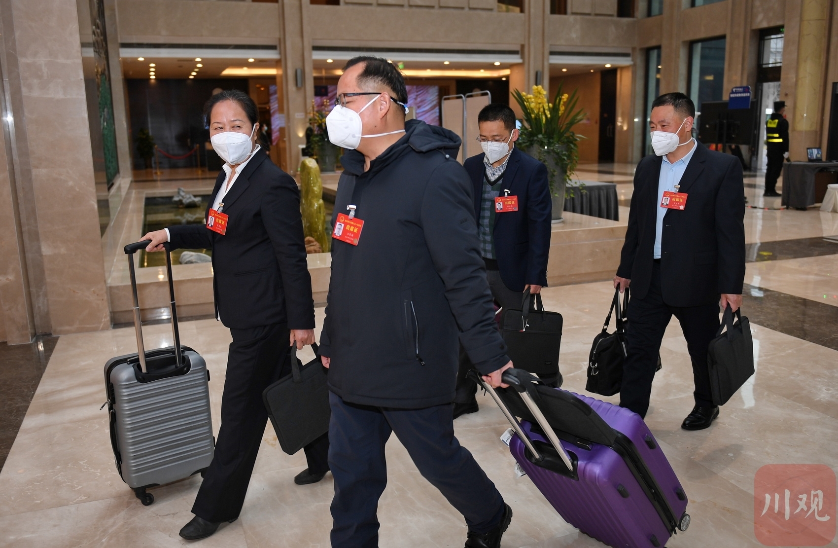 （转载）四川省人大代表陆续到驻地报到