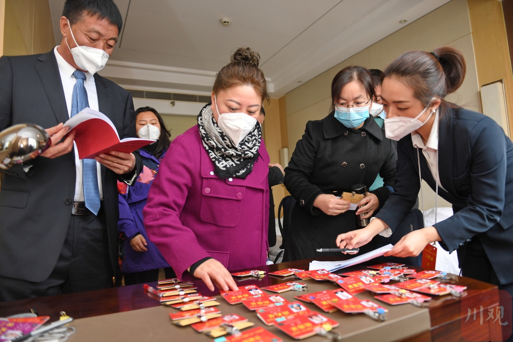 （转载）四川省人大代表陆续到驻地报到