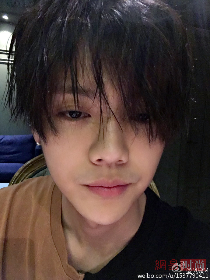 鹿晗素颜自拍撞脸小S 小S有多散发素颜自拍