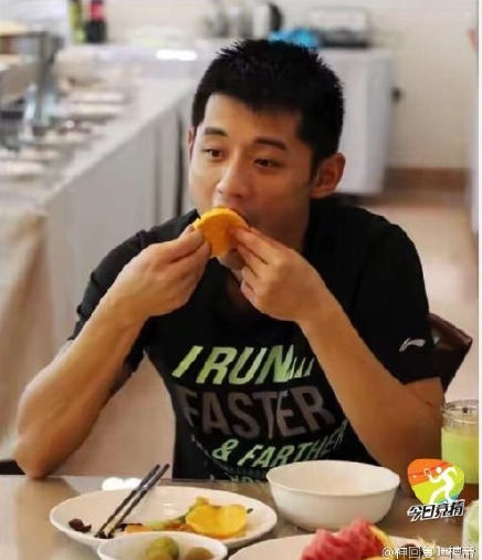 张继科童年照曝光贴身教张杰打球自曝谢娜是理想型