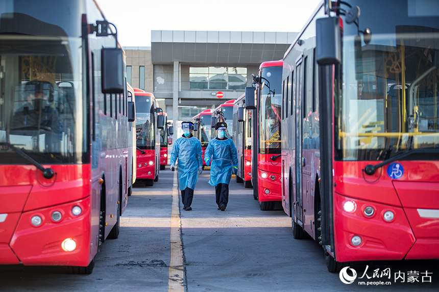 内蒙古二连浩特：224辆“中国制造”公交车出口蒙古国_fororder_3