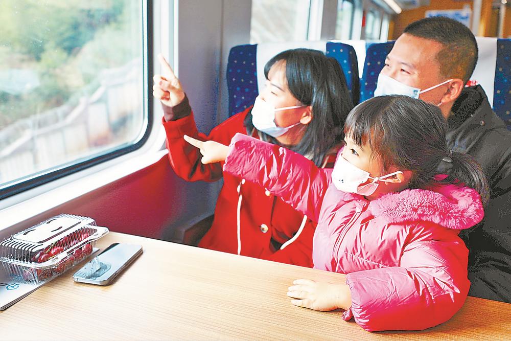 兴泉铁路迎来全线贯通运营与疫情防控优化调整后的首个春运