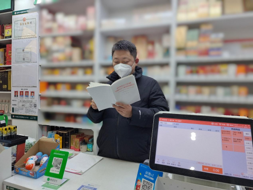 河南潢川：“不一样”的代老板