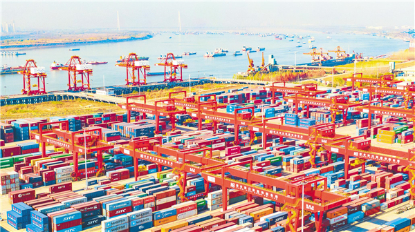 武汉港口吞吐量再创新高 提前一个月超2021年总量_fororder_01