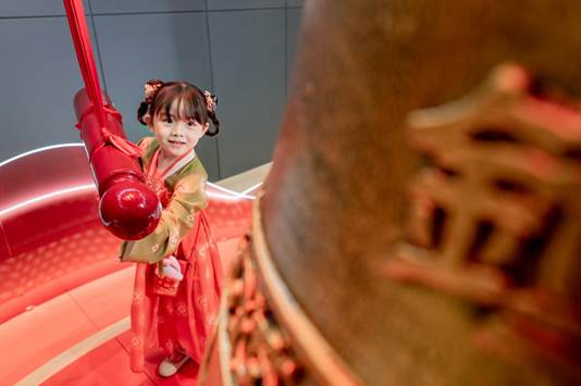 云瞰中国年 新年来青岛云上海天登高纳福祈安康