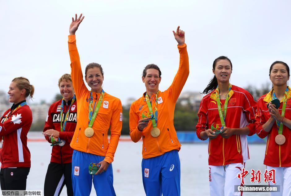 女子轻量级双人双桨决赛 黄文仪潘飞鸿夺铜牌