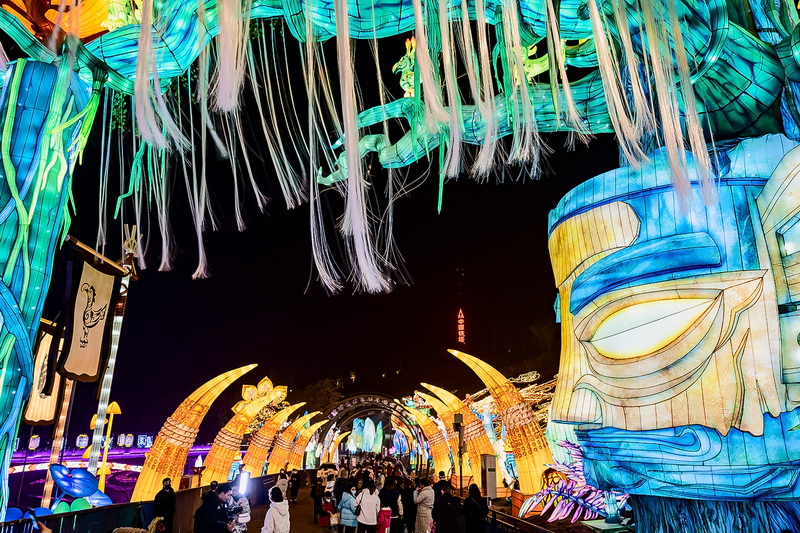 图集 | 第二十九届自贡国际恐龙灯会已准备就绪 将于1月17日璀璨开幕_fororder_6第29届自贡国际恐龙灯会现场（摄影-廖志全）