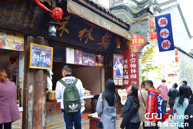 已过审【焦点图】铜梁“一镇一品”龙舞庆元宵 14条“龙”轮番上阵送祝福