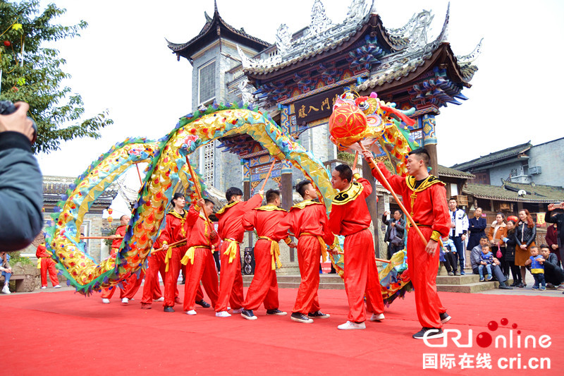 已过审【焦点图】铜梁“一镇一品”龙舞庆元宵 14条“龙”轮番上阵送祝福