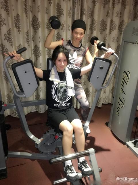 刘涛杨紫深夜健身晒自拍 《欢乐颂》2有打戏？_娱乐_腾讯网