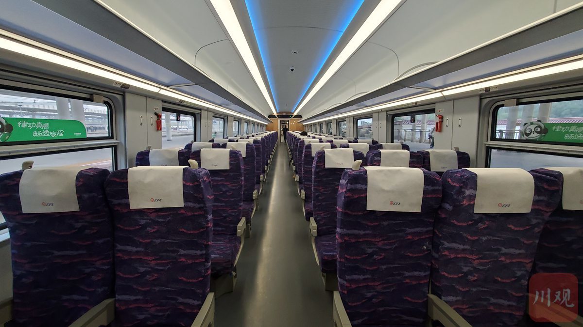 （转载）新成昆铁路试跑 新型“复兴号”首次亮相