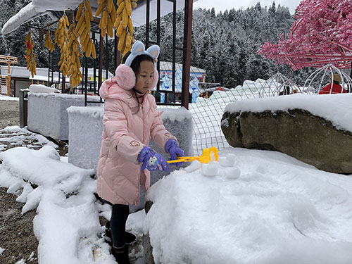 四川什邡：冰雪旅游正火爆_fororder_QQ图片20230116164621