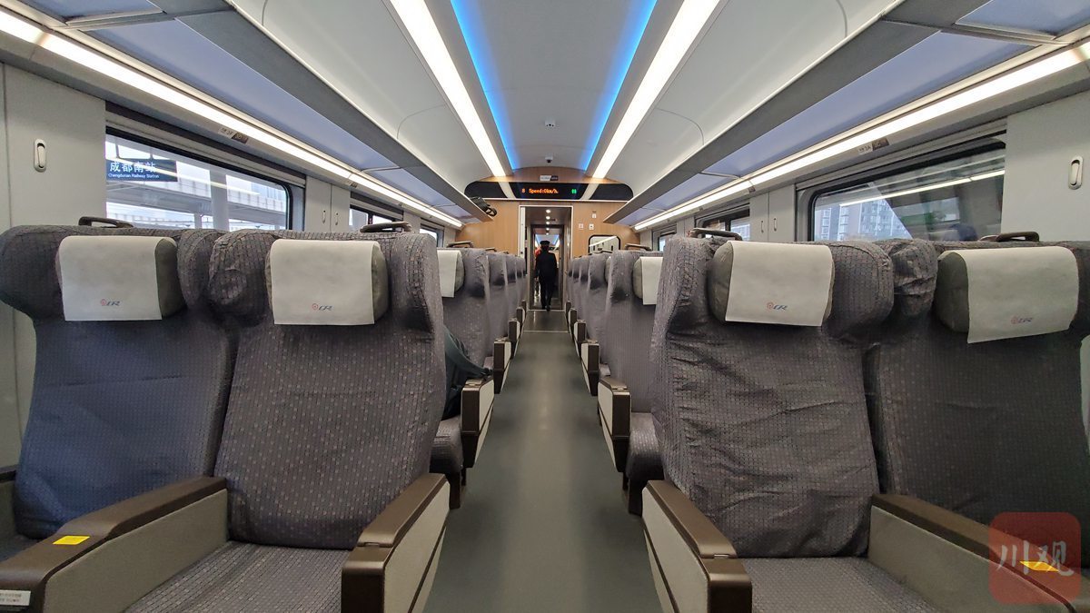 （转载）新成昆铁路试跑 新型“复兴号”首次亮相